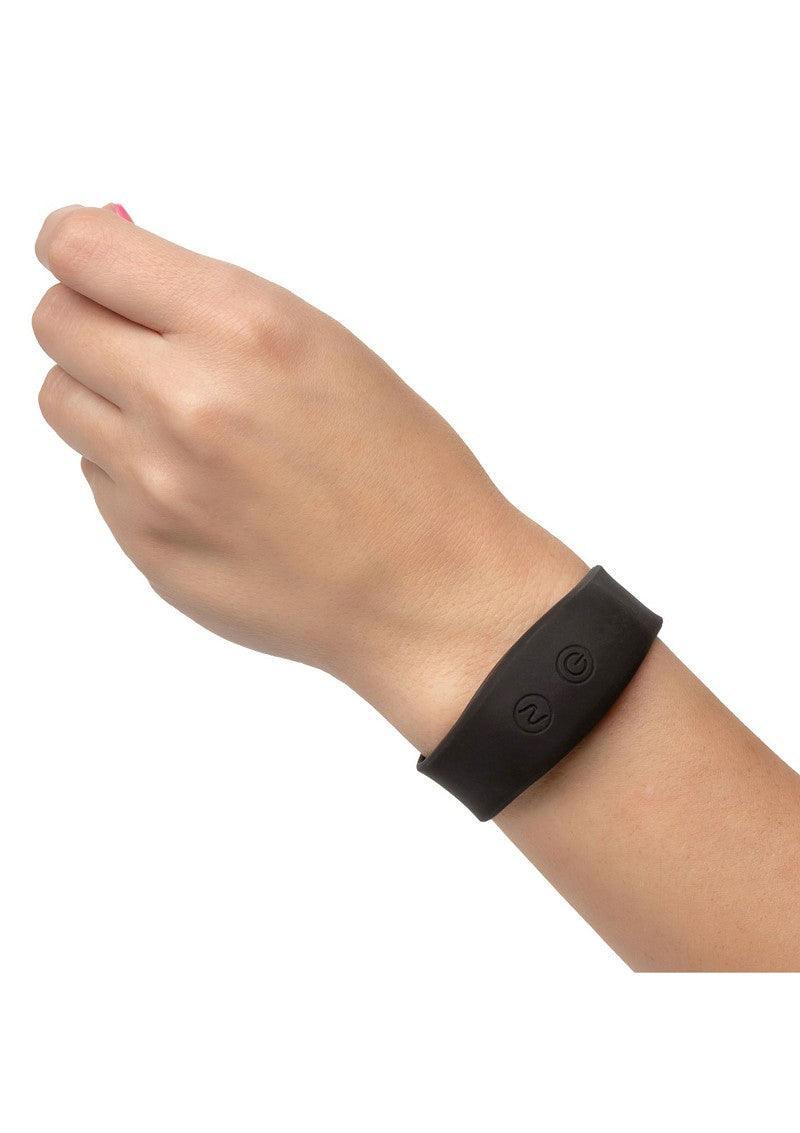CalExotics Wristband Remote Petite Bullet vibrator met horlogestijl afstandbediening - Happytoys Sexshop: Toys for Feeling Happy & Easy 😊 - Discreet geleverd