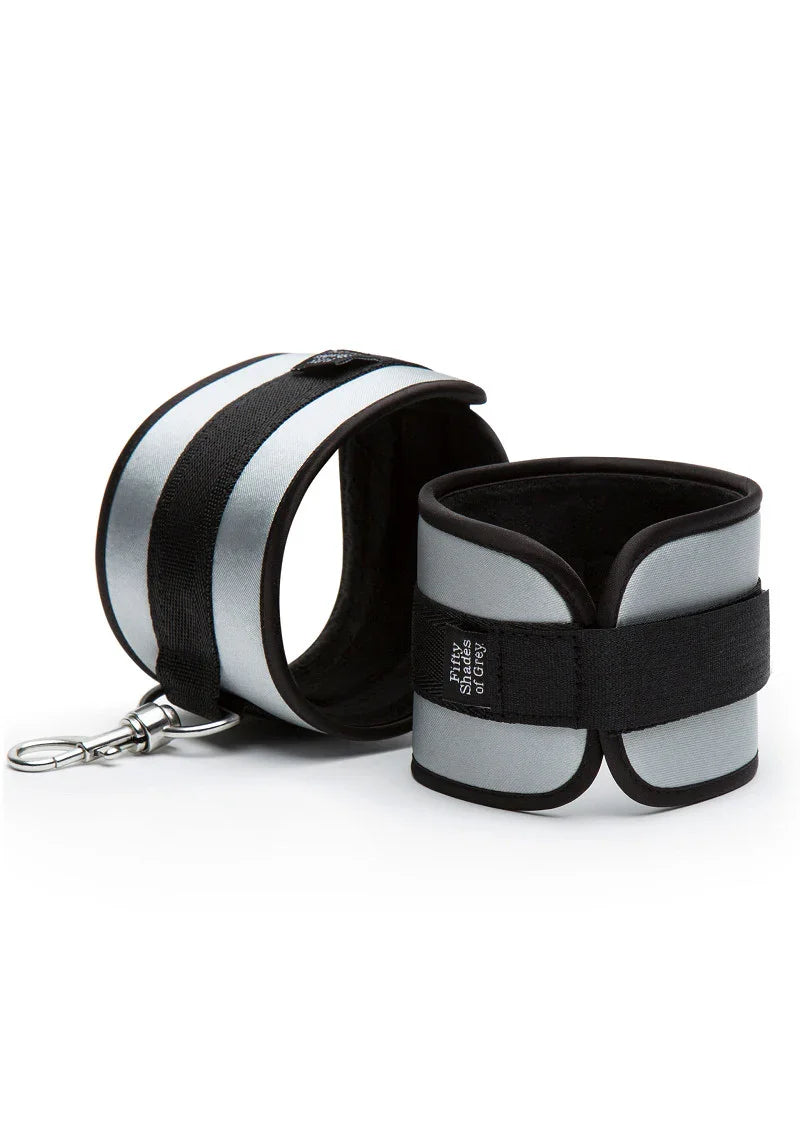 Hard Limits Bed Restraint Kit by Fifty Shades of Grey - Happytoys Sexshop: Toys for Feeling Happy & Easy 😊 - Discreet geleverd