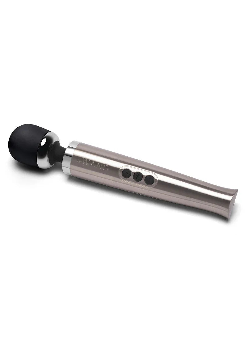 Die Cast Rechargeable Vibrating Massager (silver) by Le Wand - Happytoys Sexshop: Toys for Feeling Happy & Easy 😊 - Discreet geleverd