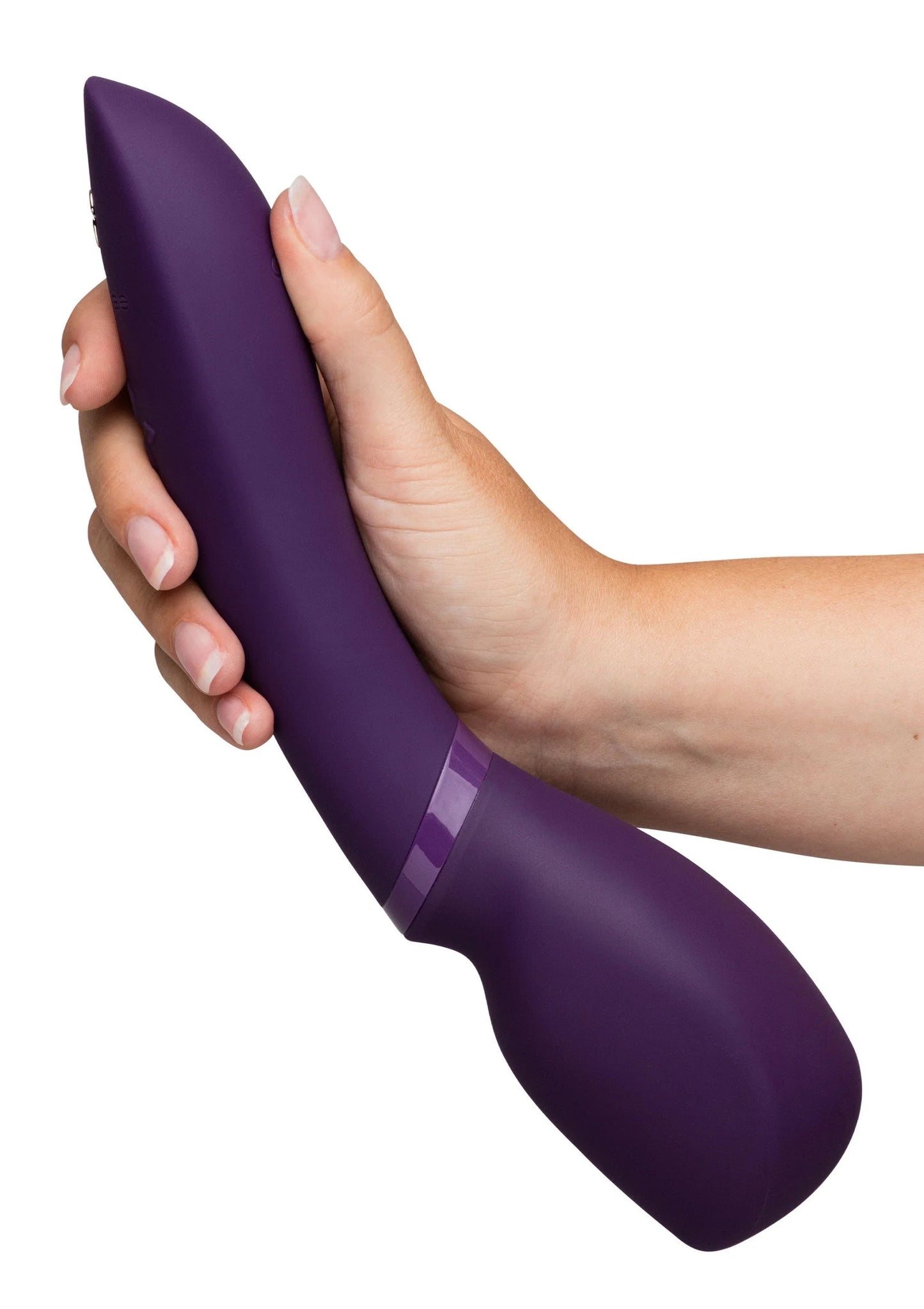 Paarse gebogen vibrator vastgehouden, zicht op de brede ronde onderkant