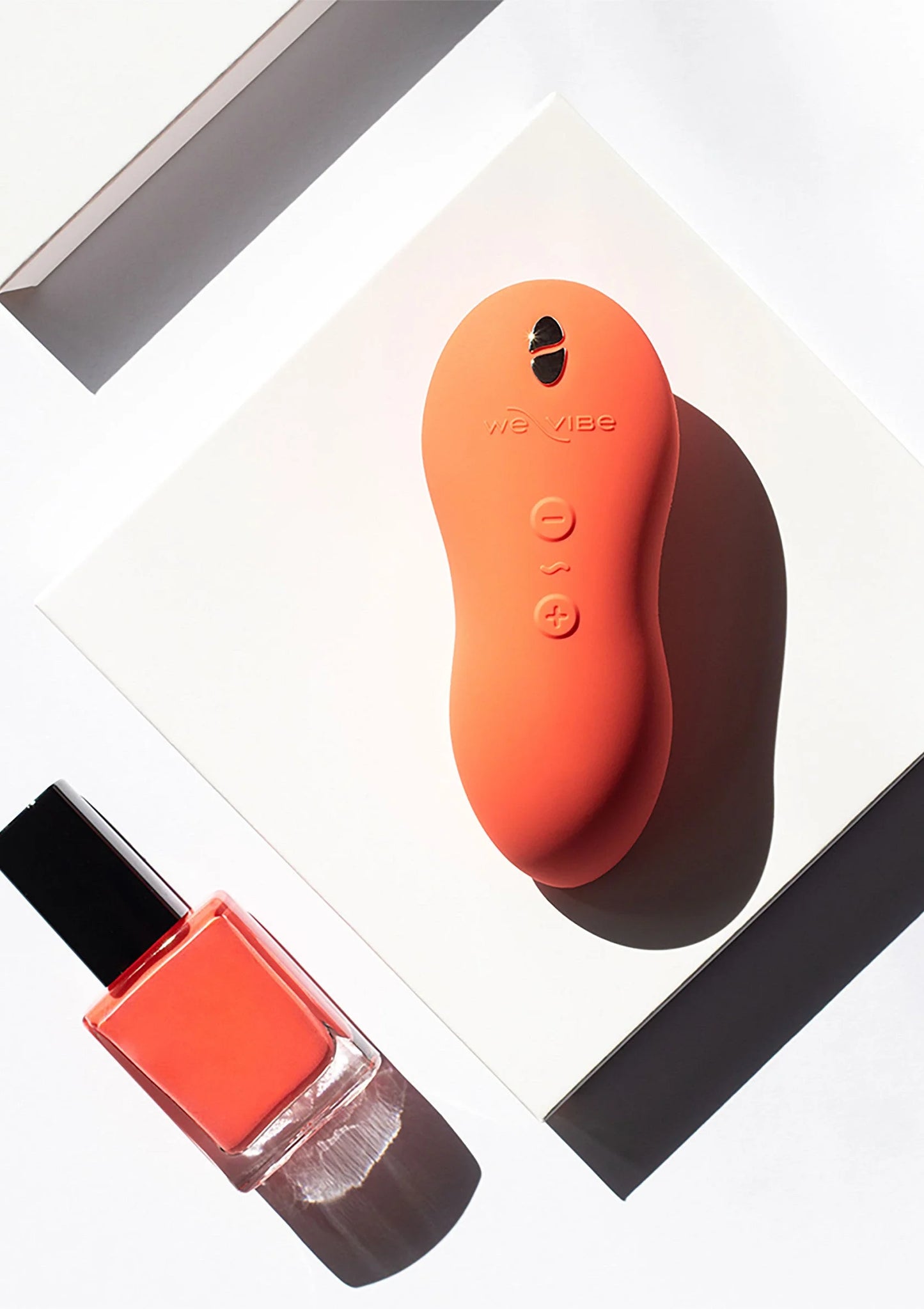 Oranje handvibrator in doos met transparante flesaccessoire