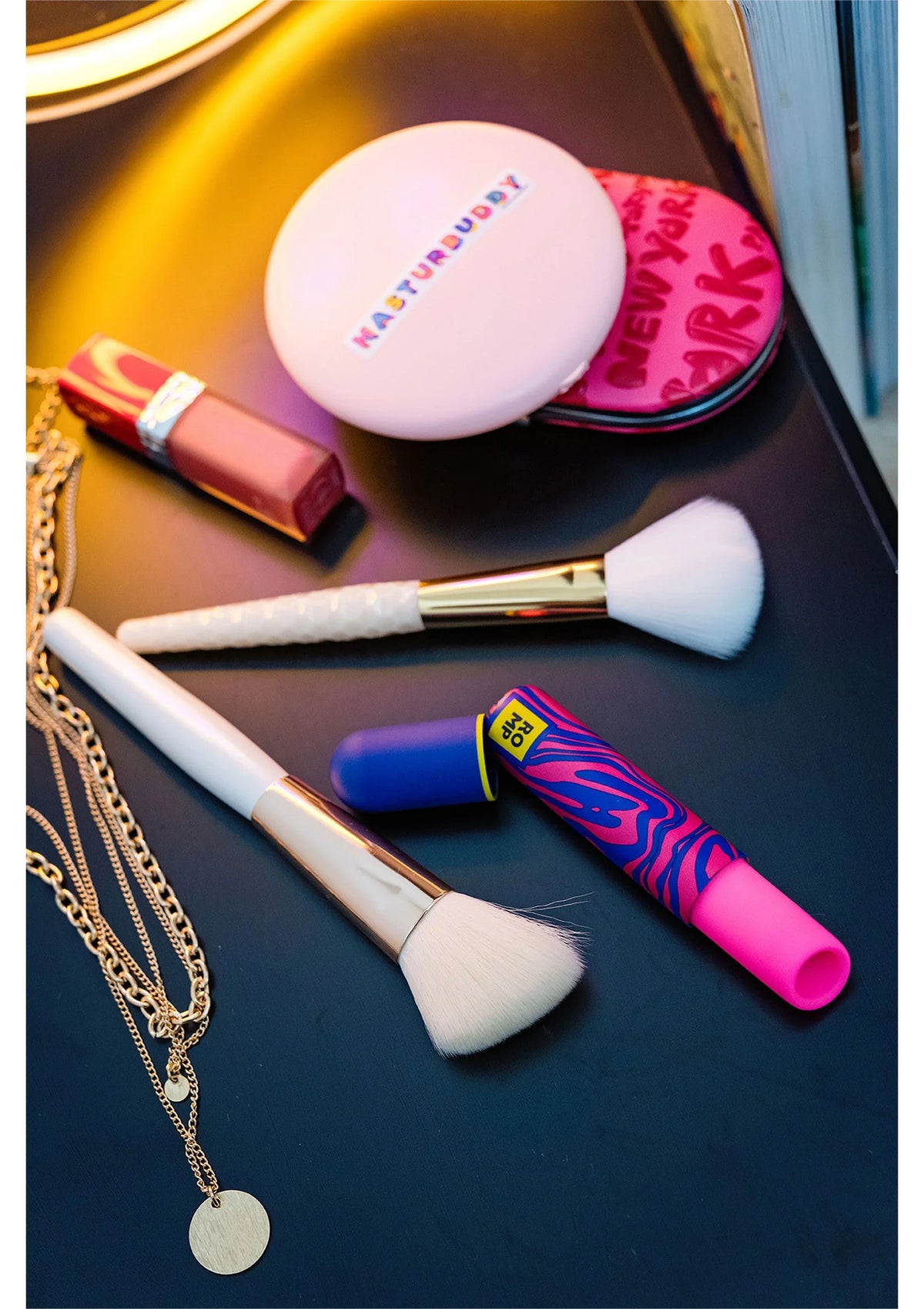 Beste vandaag nog: Lipstick Airpressure by Romp - bij Happytoys Sexshop: Toys for Feeling Happy & Easy 😊