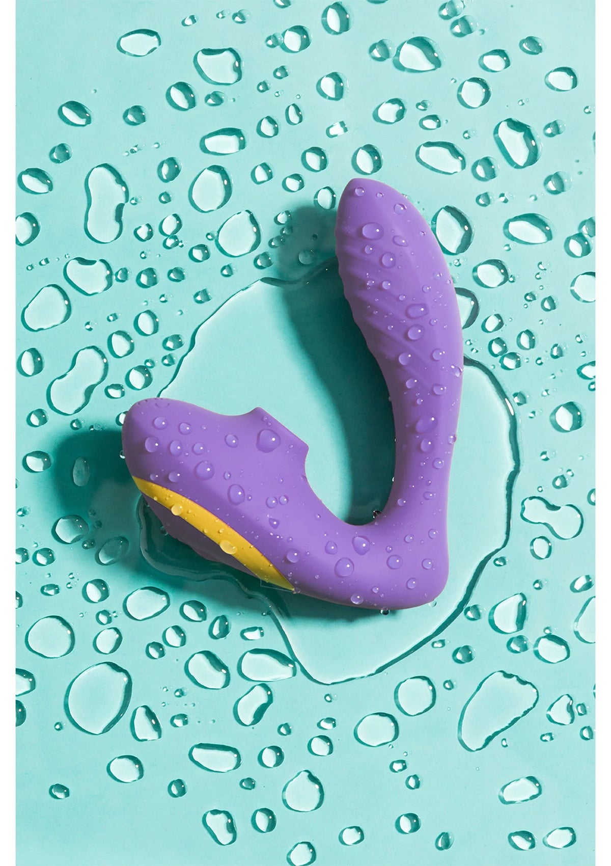 Paarse G-spot luchtdrukvibrator in de douche met waterdruppels