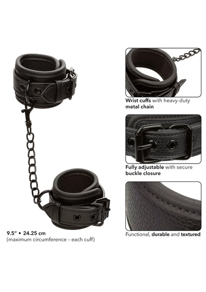 CalExotics polsboeien van zwart leerlook met zware metalen gespen en ketting