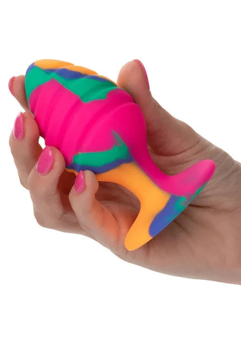 Cheeky Large Swirl Plug by CalExotics - Happytoys Sexshop: Toys for Feeling Happy & Easy 😊 - Discreet geleverd