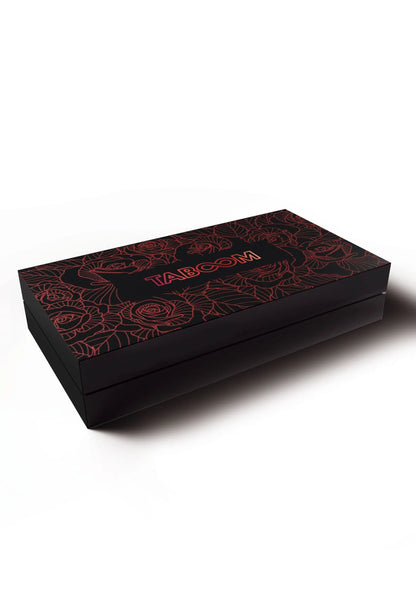 Zwarte doos met rood rozenpatroon en TABOOM-opdruk