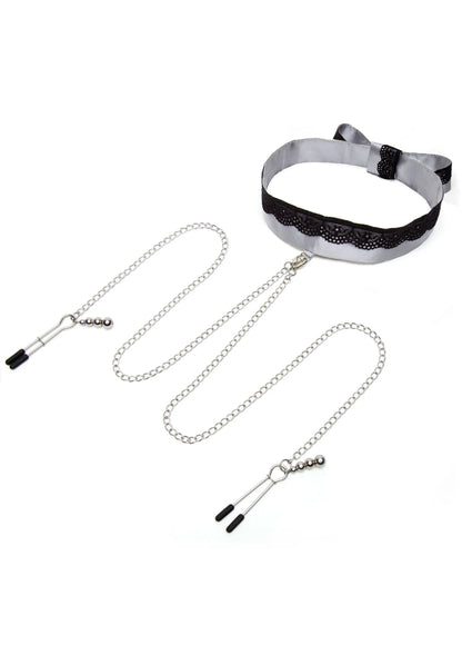 Satijnen choker met zwarte kant, plus twee metalen nippelklemmen aan kettingen