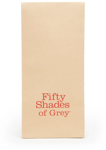Beige productdoos met rode 'Fifty Shades of Grey' tekst