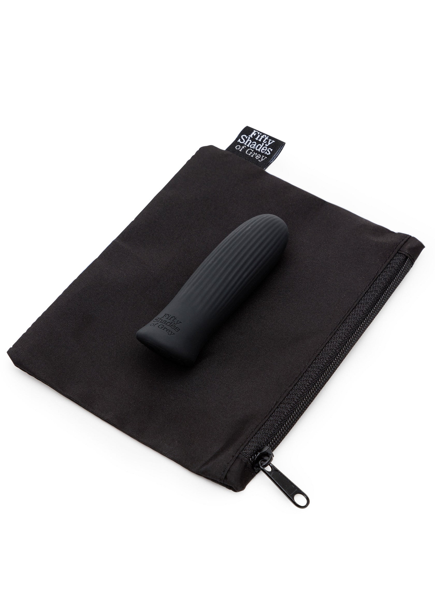 Zwarte opbergzak met label en zwarte bullet vibrator met geribbelde schacht