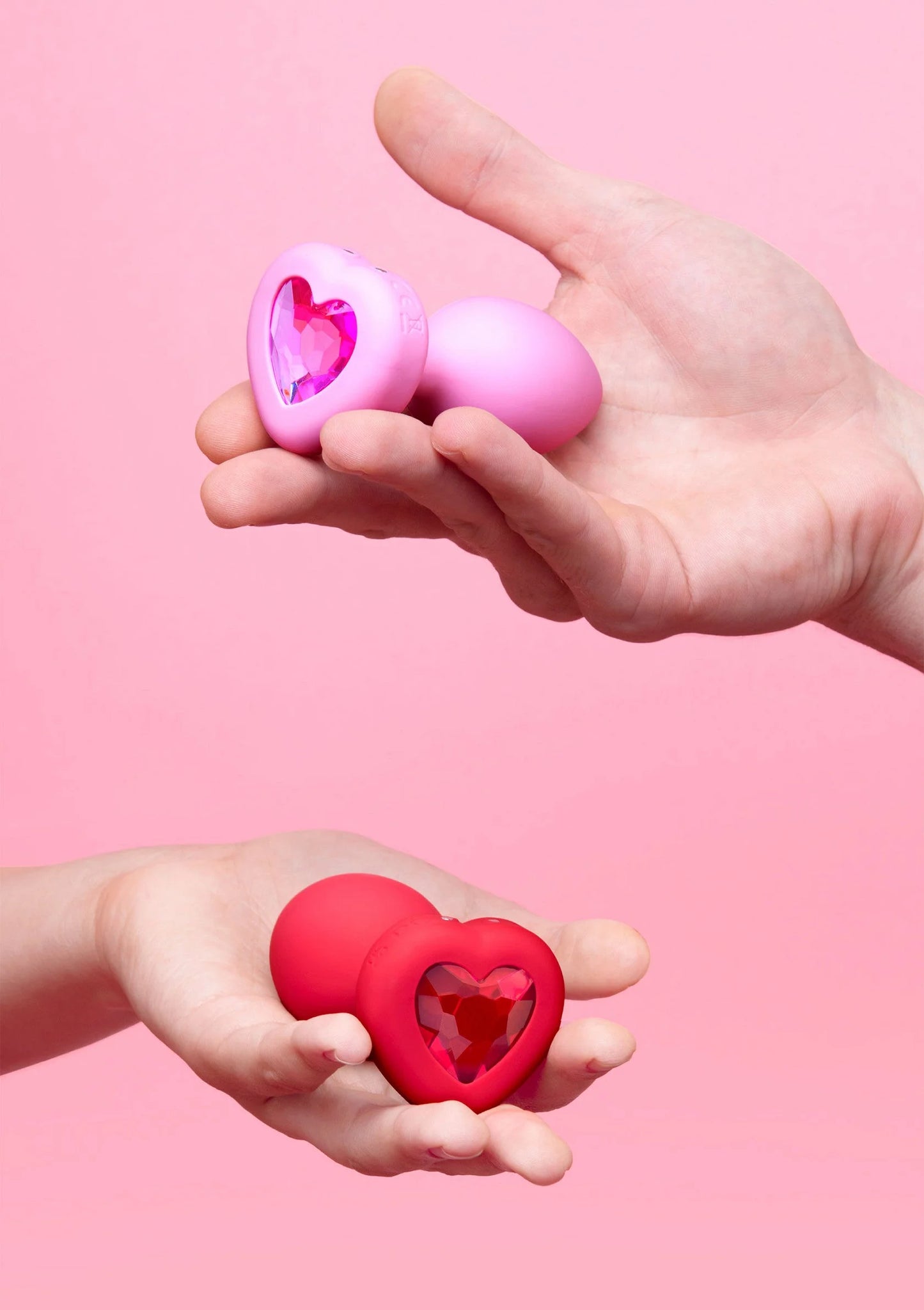 Beste vandaag nog: Vibrating Heart Plug M/L by B - Vibe - bij Happytoys