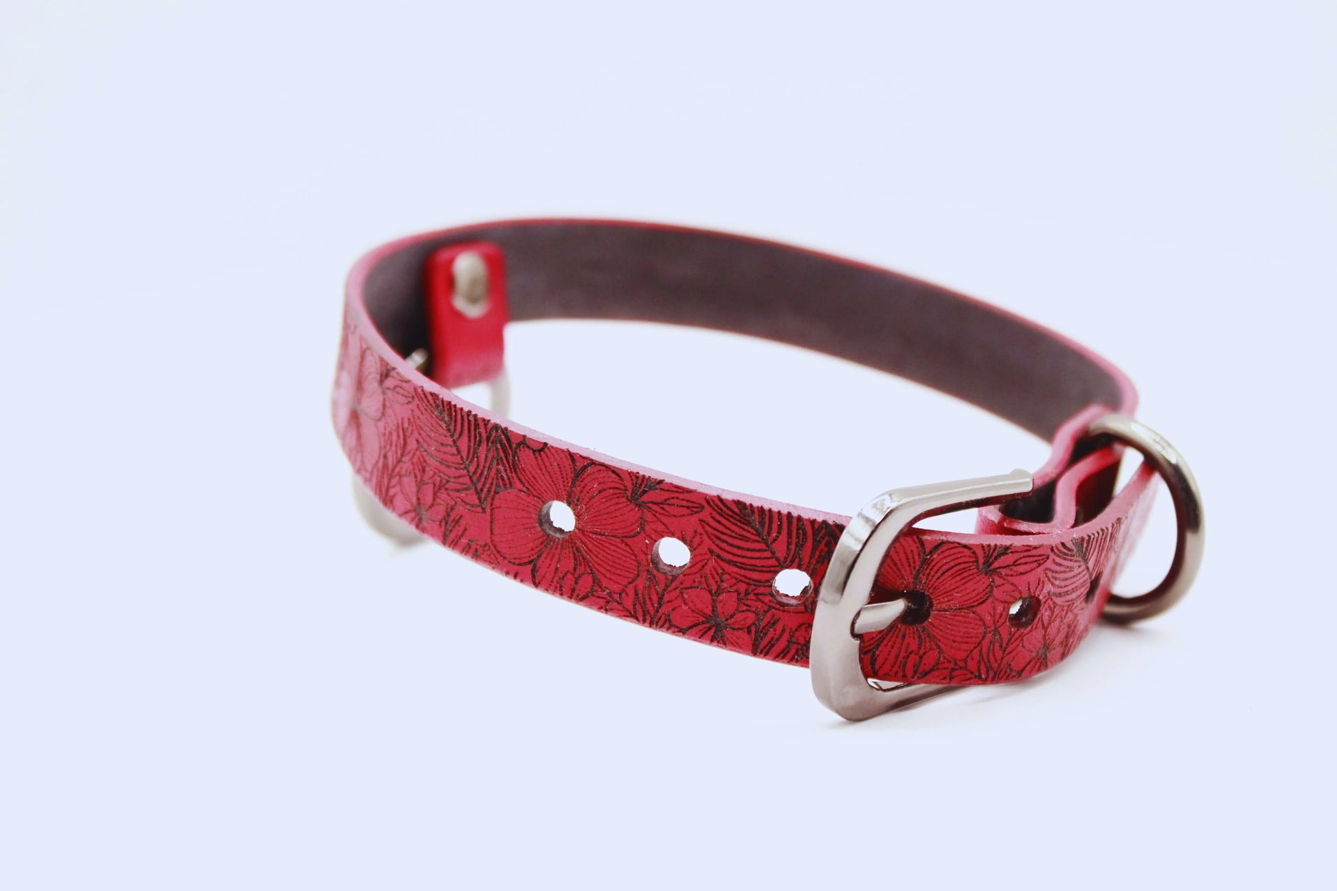 Submissive Collar Red Floral Leather Choker | Discreet Day Collar - Happytoys Sexshop: online sex shop for Feeling Happy & Easy 😊 - Discreet geleverd