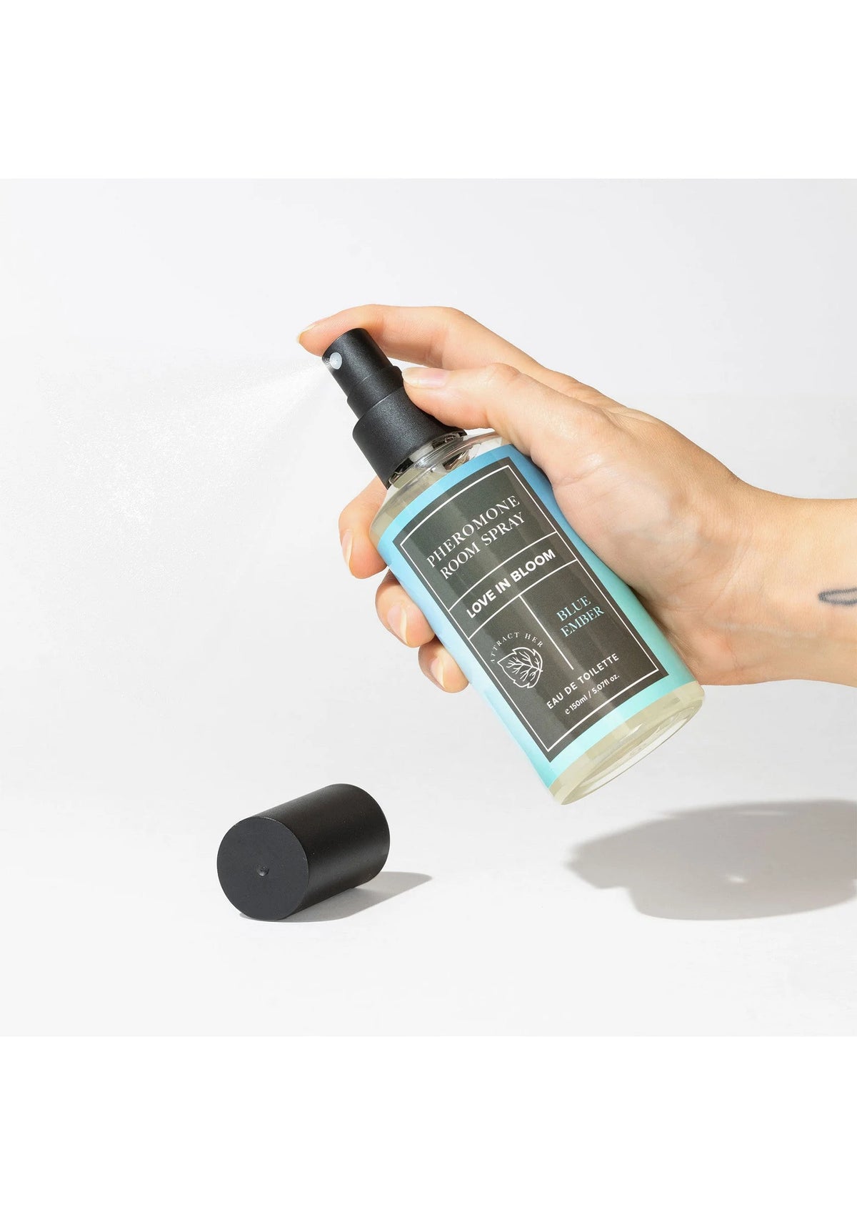 Bestel: Room Phero Attract Her 150 ml by Eye of Love Bloom - bij Happytoys: de erotische sex webshop | liever Happy dan Easy ⭐⭐⭐⭐⭐