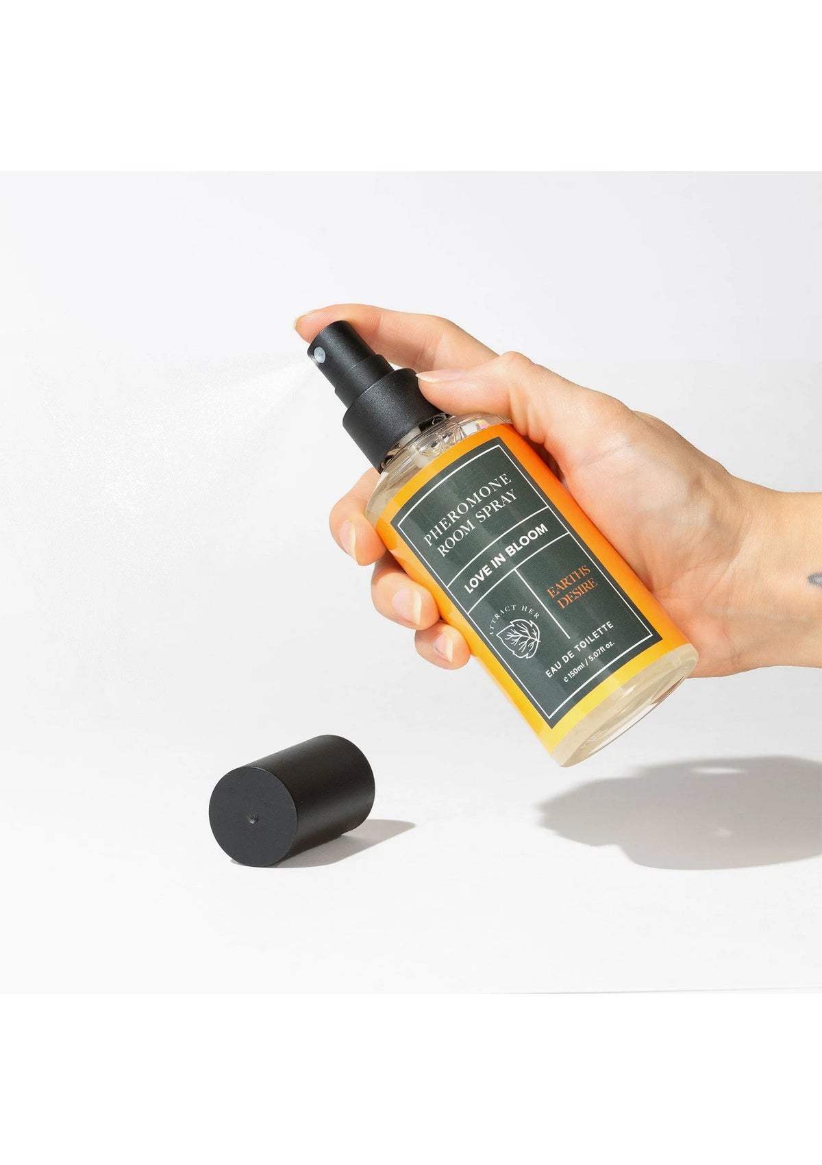 Bestel: Room Phero Attract Her 150 ml by Eye of Love Bloom - bij Happytoys: de erotische sex webshop | liever Happy dan Easy ⭐⭐⭐⭐⭐