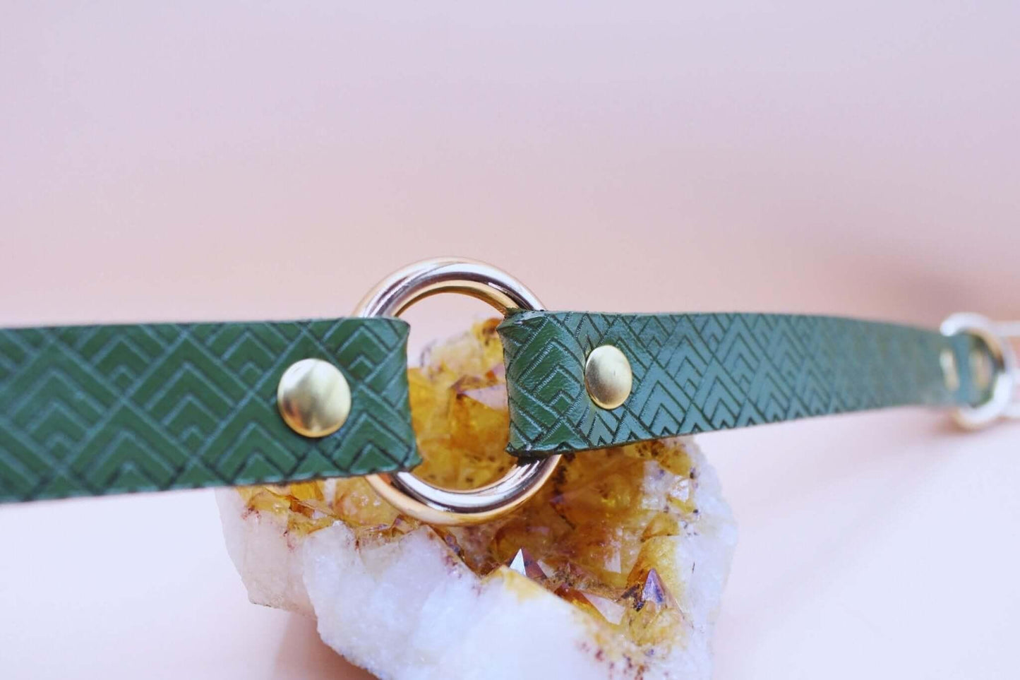 Submissive Collar Geometric O-Ring Leather Slave Collar, BDSM Choker - Happytoys Sexshop: online sex shop for Feeling Happy & Easy 😊 - Discreet geleverd