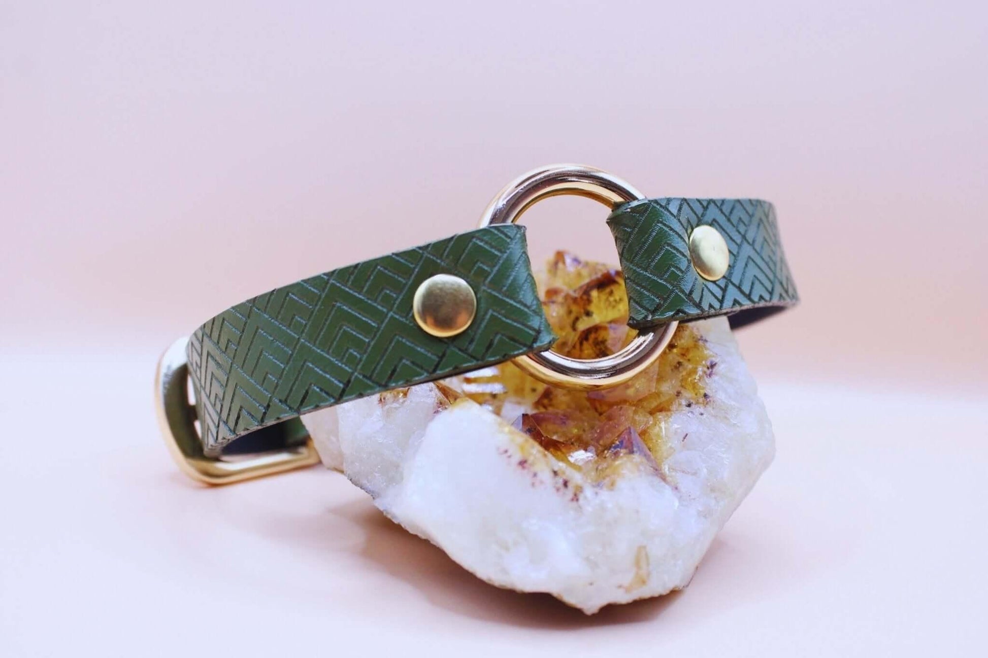 Submissive Collar Geometric O-Ring Leather Slave Collar, BDSM Choker - Happytoys Sexshop: online sex shop for Feeling Happy & Easy 😊 - Discreet geleverd